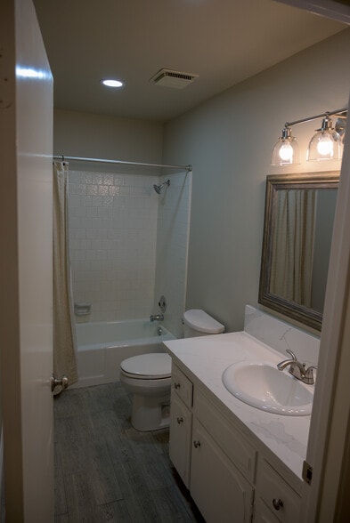 Building Photo - 1822 Cougar Ln