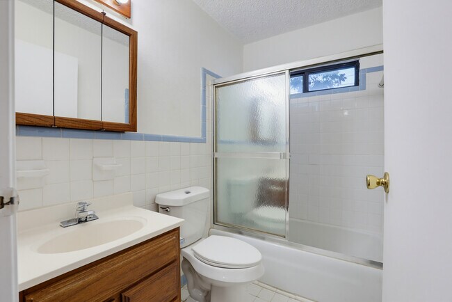 Building Photo - 271 Wayside Dr