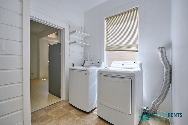 Building Photo - Russian Hill: Sunny Single Family Home w/ ...