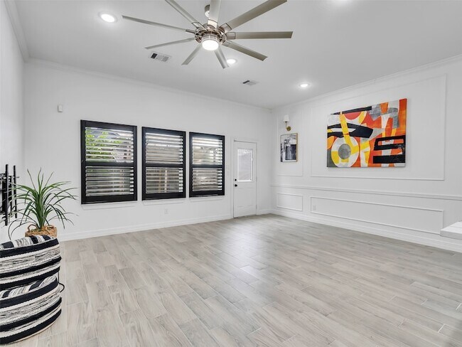 Building Photo - 7923 Bonaire St