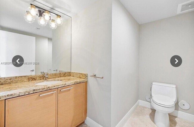 Building Photo - 16275 Collins Ave