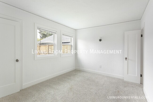 Building Photo - 4451 SE 29th Ave