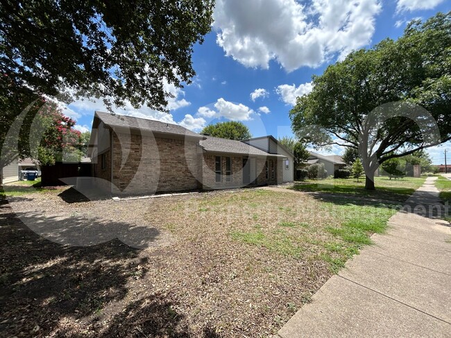 Building Photo - 608 High Meadow Dr