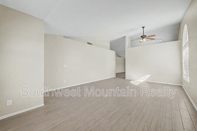 Building Photo - 2272 E Remington Pl