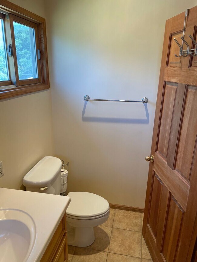 Building Photo - Spacious 4 Bedroom 4 Bath Ojai Home