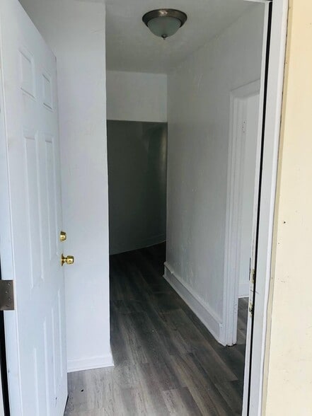 Building Photo - 5 Lafayette St