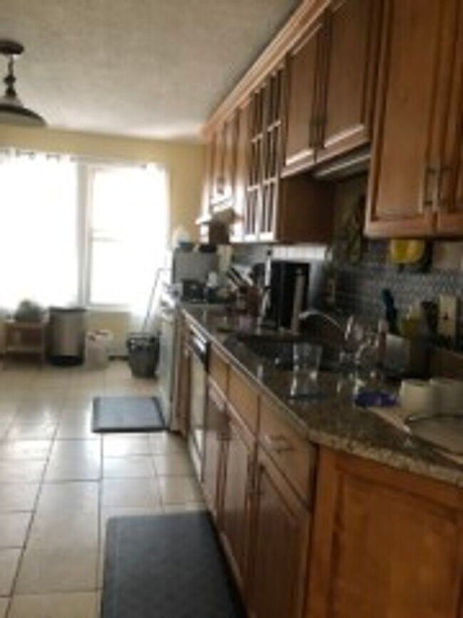 Building Photo - Brookline - 2  Bedroom Apt - Available NOW...