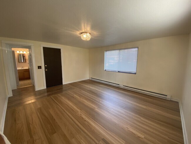 Building Photo - 523 N Markeson St