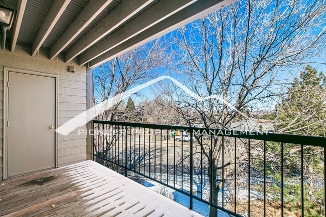 Building Photo - Cozy Condo with Balcony and Washer/Dryer