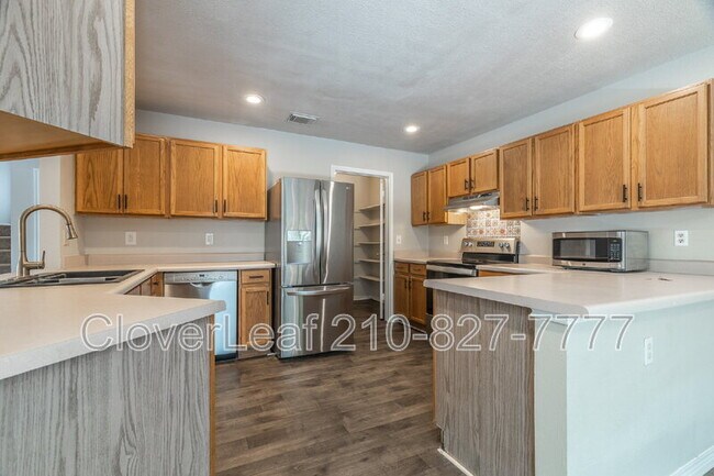 Building Photo - 8019 Hilltop Crest