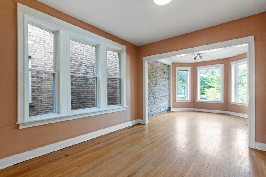 Building Photo - 3145 W Augusta Blvd