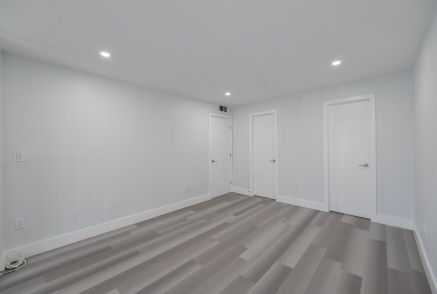 Building Photo - 1800 W 24th St