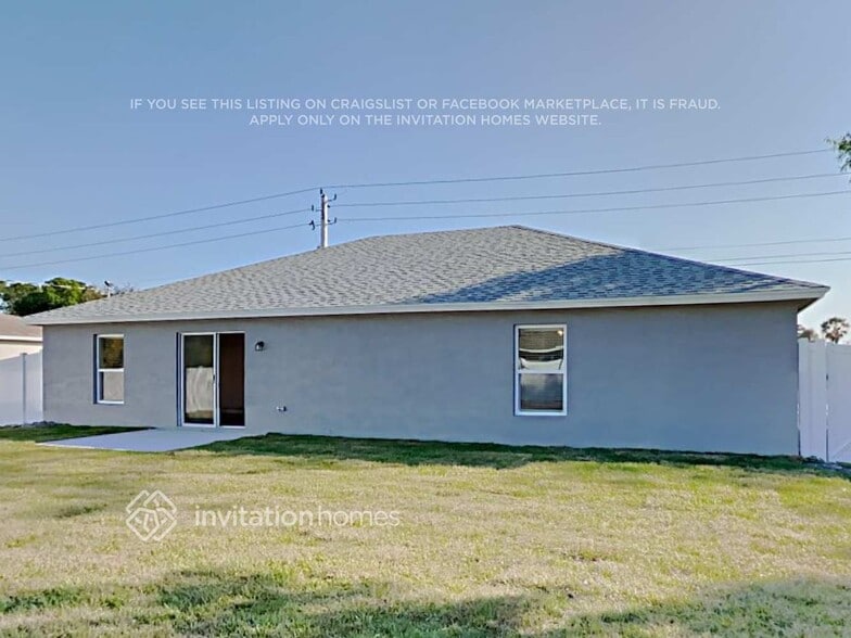 Building Photo - 2001 SW Del Rio Blvd