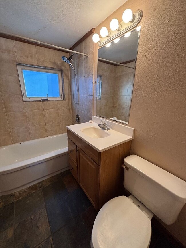 Building Photo - 4 Bedroom with East Gallatin in the backyard