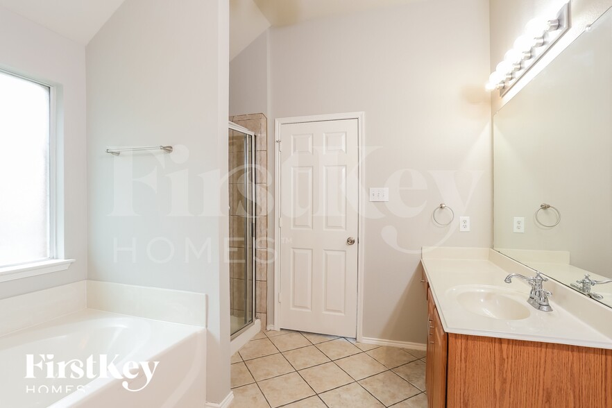 Building Photo - 5033 Charisma Dr