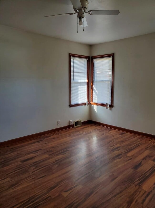 Primary Photo - 1340 E Riverside Ave