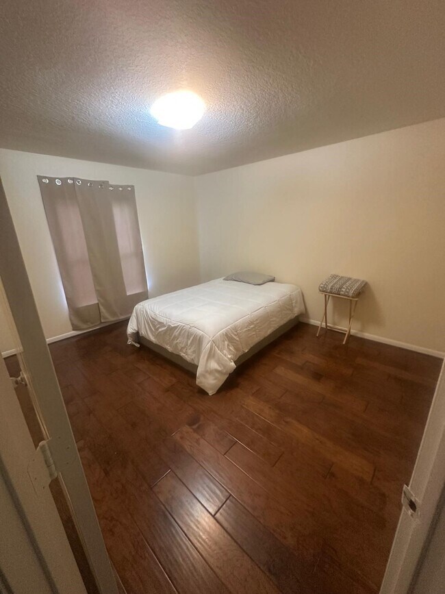 Building Photo - 20519 Apache Lake Dr