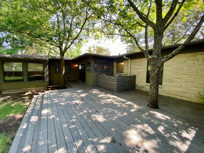 Building Photo - Charming 4 Bedrooms, 3 Bathrooms Home in Allandale!!!!