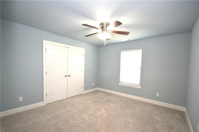 Building Photo - 4303 SW Bermuda Ave