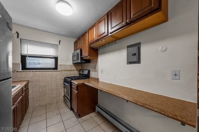 Building Photo - 401 US-22