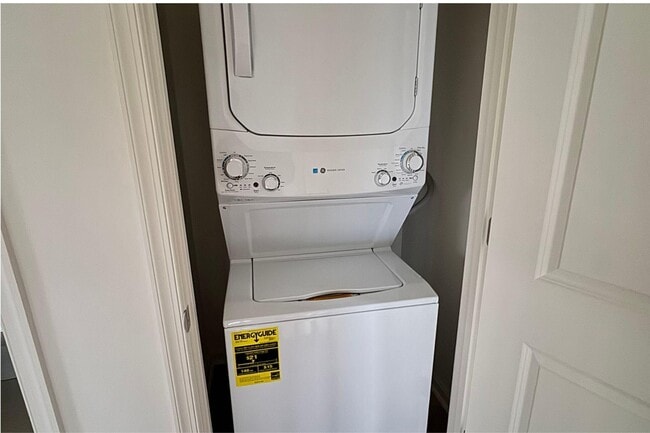 Building Photo - 2543 Westwind Blvd