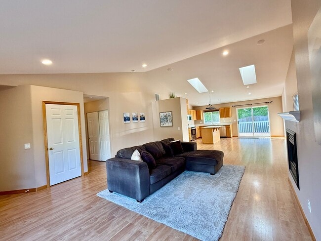 Building Photo - Immaculate Mill Creek Rambler | A/C • Cul-...