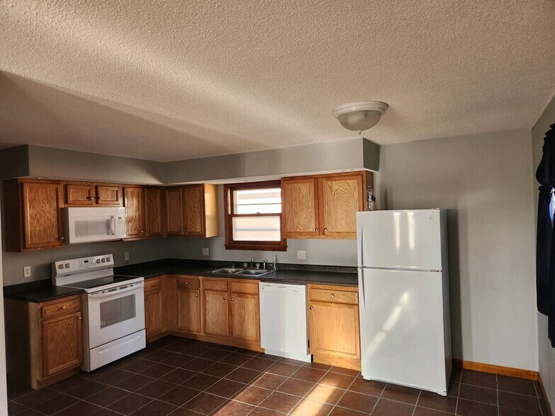 Kitchen - 920 N Walnut St