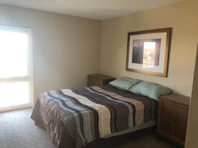 Bed2 - 3100 Grand Ave