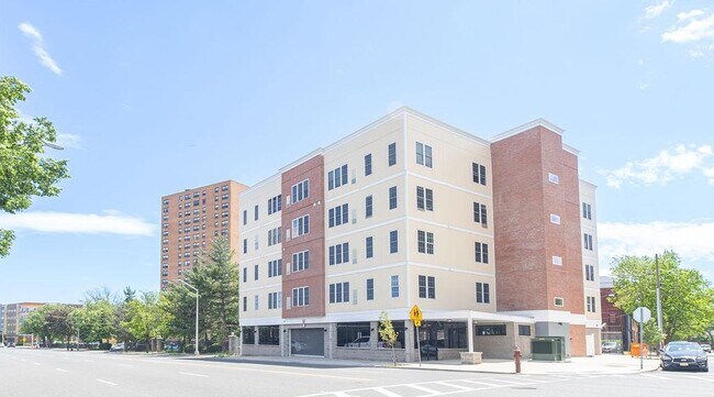 Building Photo - 162-170 S Orange Ave