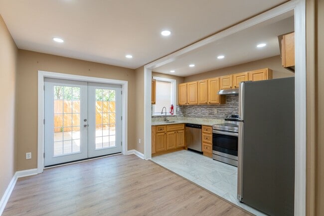 Building Photo - Newly rehabbed 3 bedroom