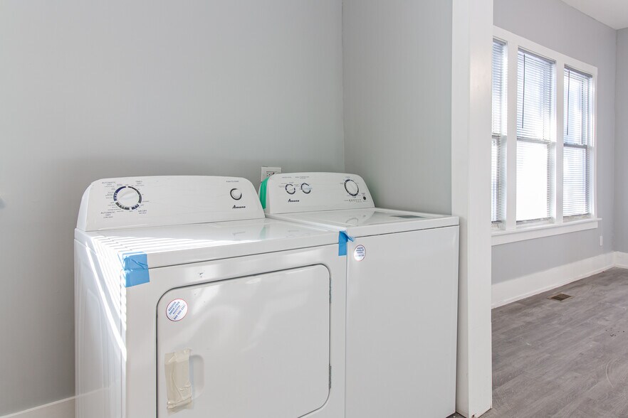 Building Photo - 2659 W Homer St