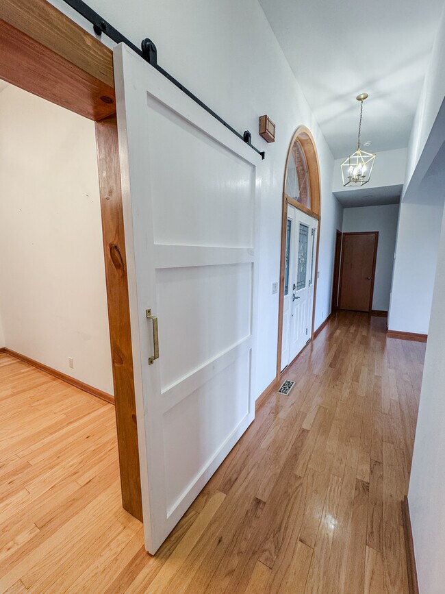 Building Photo - 27 Cadiz Ln