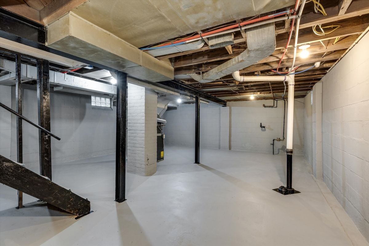 Building Photo - 12244 Woodmont Ave