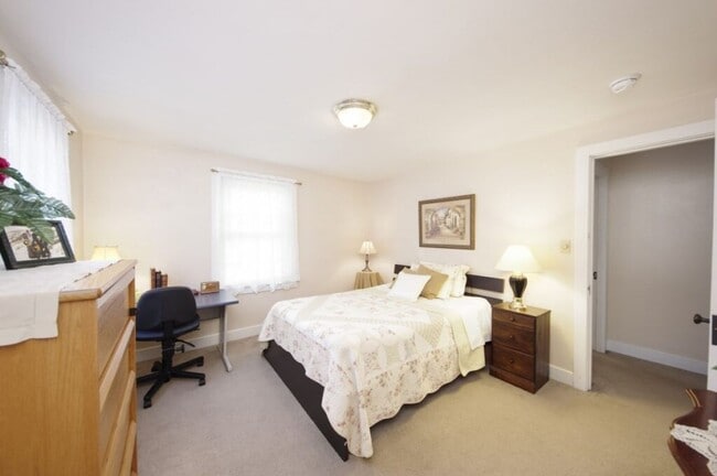 Building Photo - 723 S Allen St