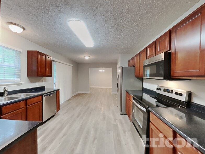 Building Photo - 140 Sundance Way