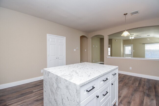 Building Photo - 20922 Barbons Heath Ct