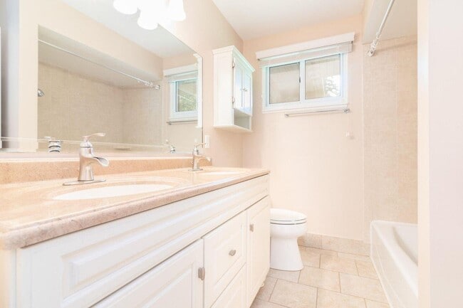 Building Photo - 3672 Middlebury Ln