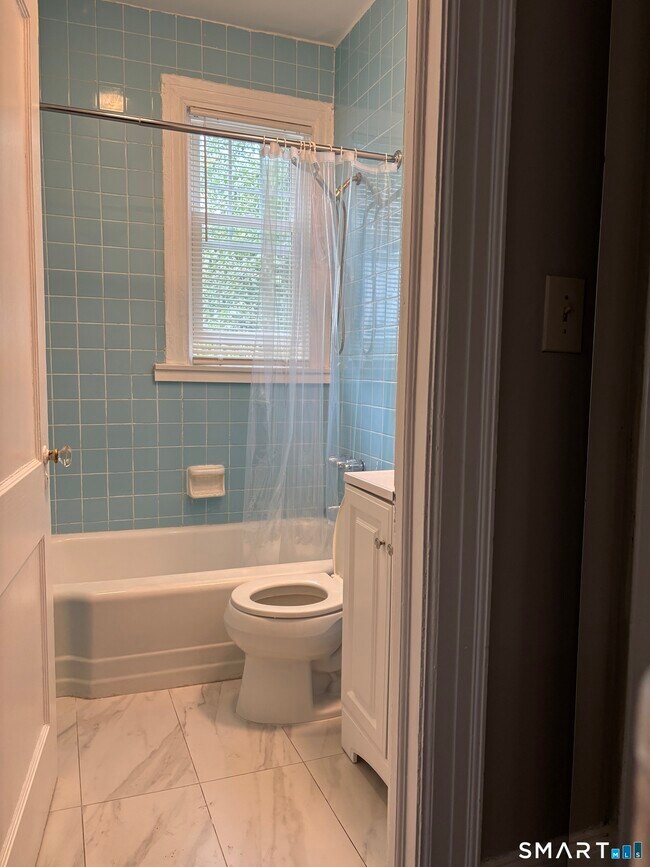 Building Photo - 246 Goffe Terrace