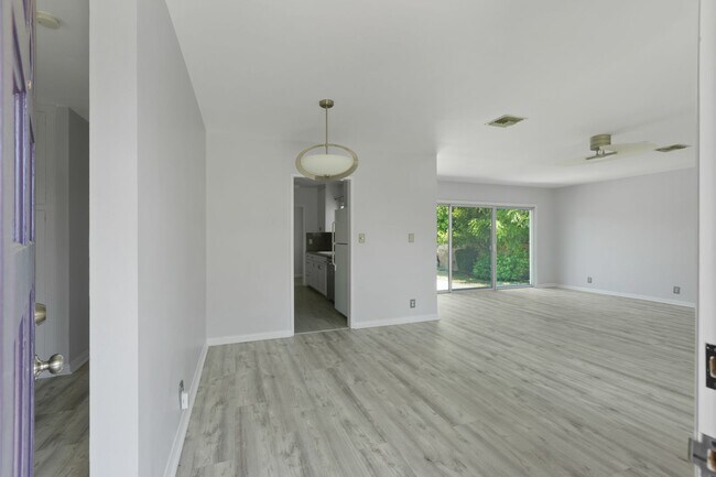 Building Photo - Beautiful 3-Bedroom Home with Pool in Tarzana!