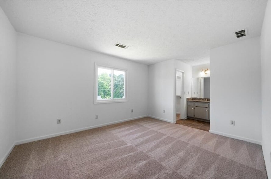 Building Photo - 3200 Duvall Pl NW