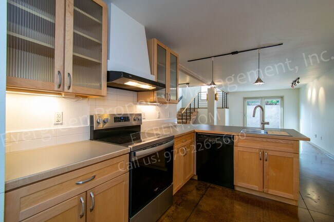 Building Photo - 419 W Mountain Ave