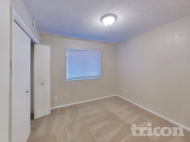 Building Photo - 1550 E Kramer St