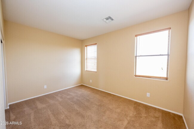 Building Photo - 2023 W Shackleton Dr