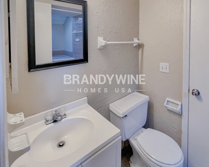 Building Photo - 9970 Timberlake Dr E