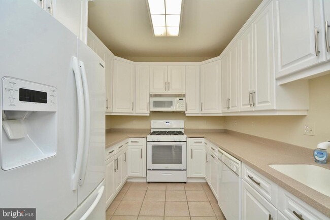 Building Photo - 2701 Bellforest Ct