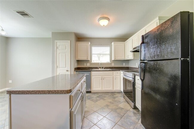 Building Photo - 6815 Dolan Bluff Ln