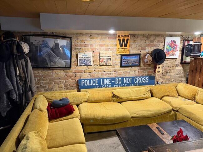 Building Photo - 417 W Webster Ave