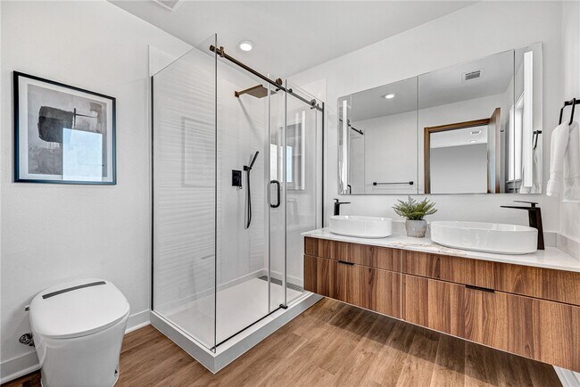 Building Photo - 1100 Emilia Ave