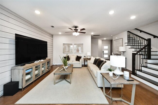 Building Photo - 1707 Summerlyn Ter Dr