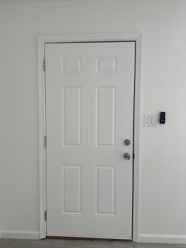 Building Photo - 320 Myrtlewood Cir